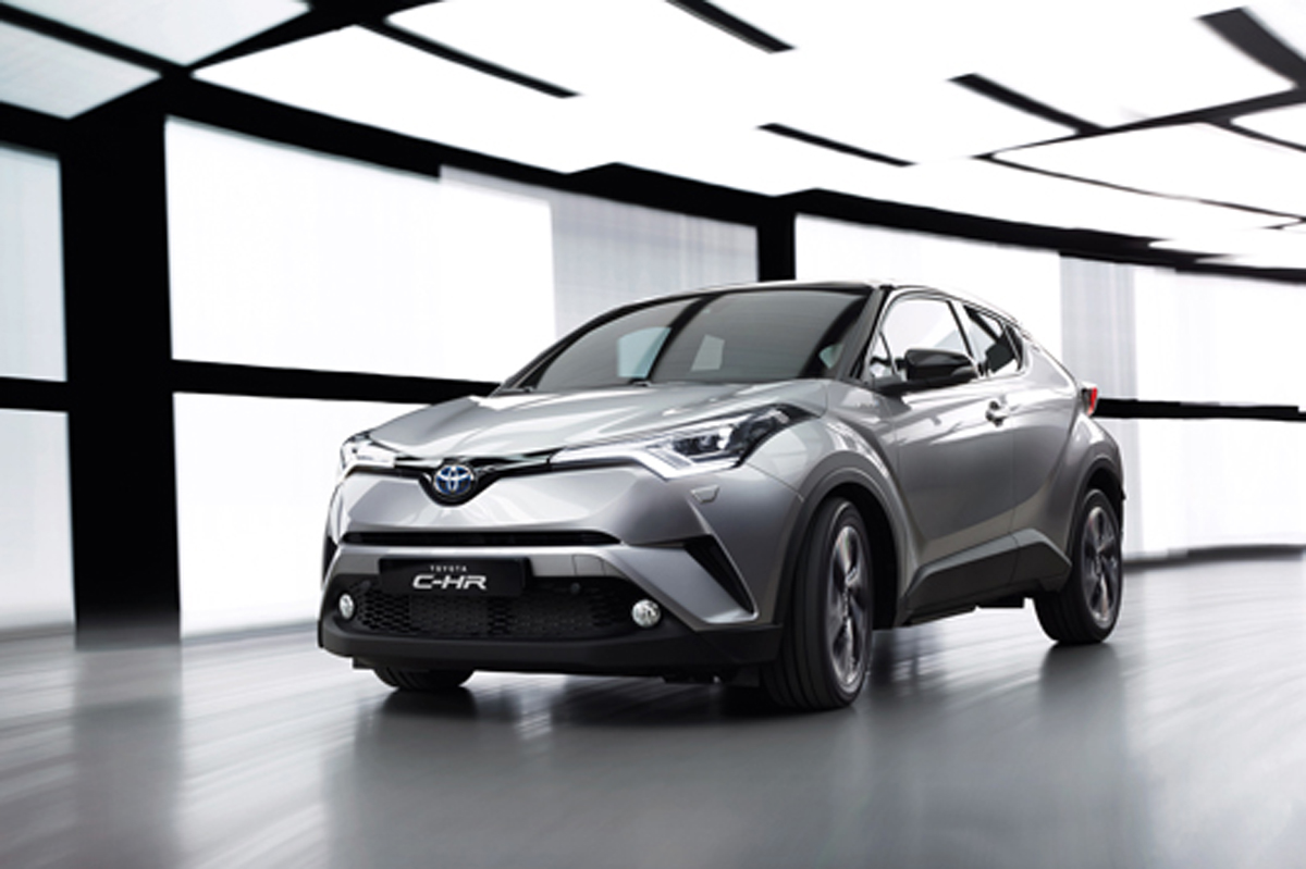トヨタ、新型クロスオーバー「C-HR」を初披露