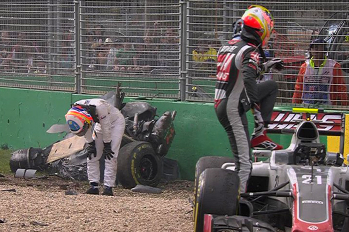 フェルナンド・アロンソ、無念のクラッシュリタイア / F1オーストラリアGP