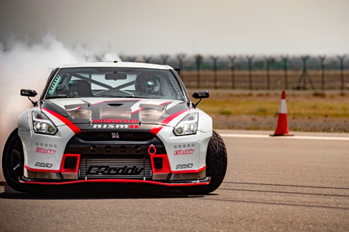 日産 GT-R、世界最速ドリフト走行でギネス記録を更新