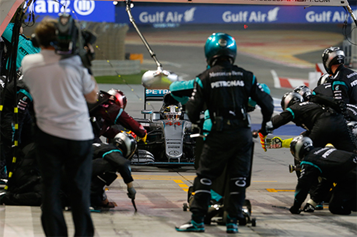 ルイス・ハミルトン、ギアボックス交換で5グリッド降格 / F1中国GP