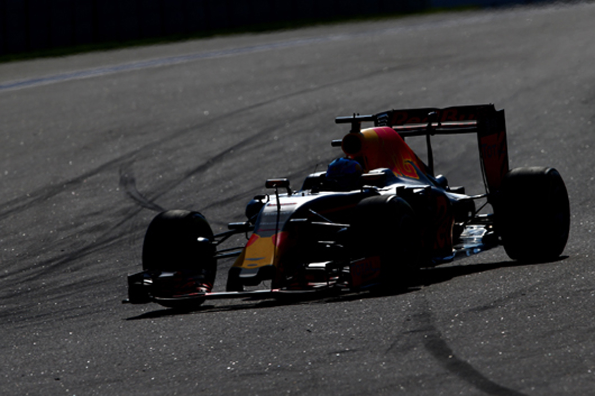 レッドブル：オープニングラップで失ったレース / F1ロシアGP