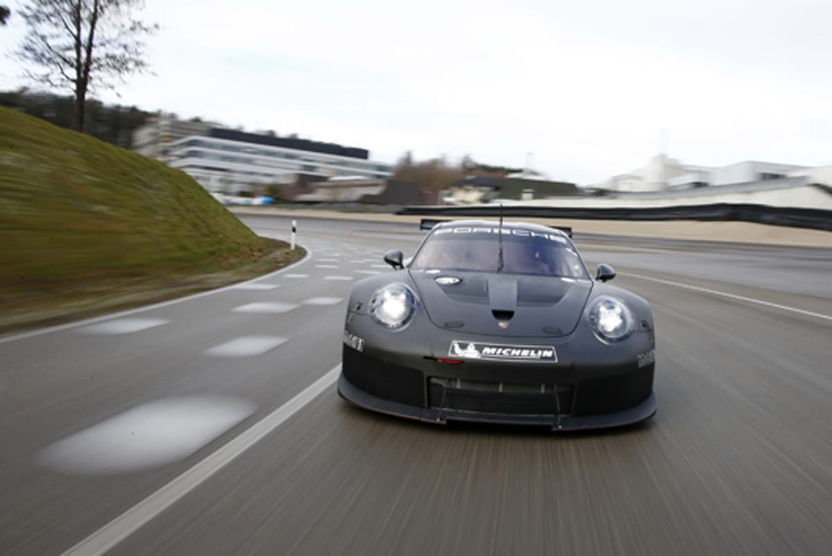 ポルシェ、911RSRの後継モデルのテストを開始