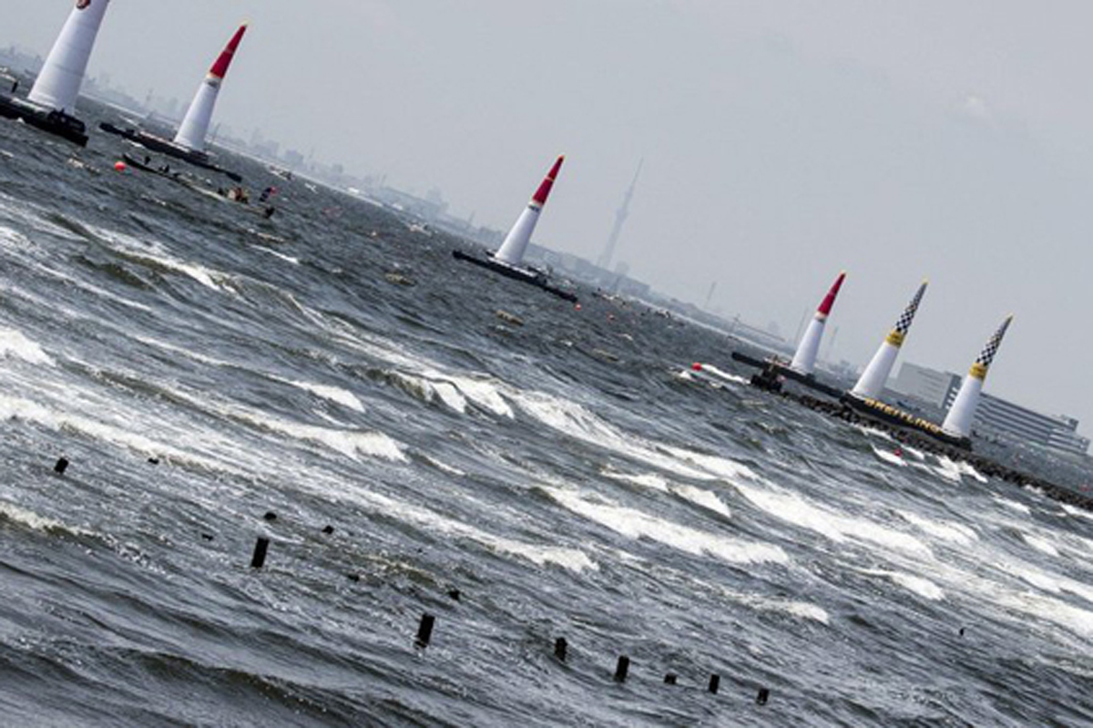 レッドブル・エアレース千葉2016：強風と高波により予選を中止