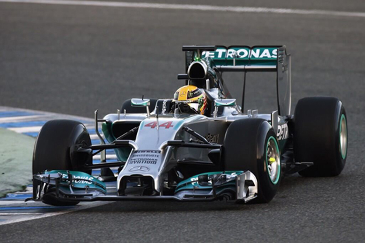 メルセデス、2014年F1マシンでピレリの2017年タイヤをテスト