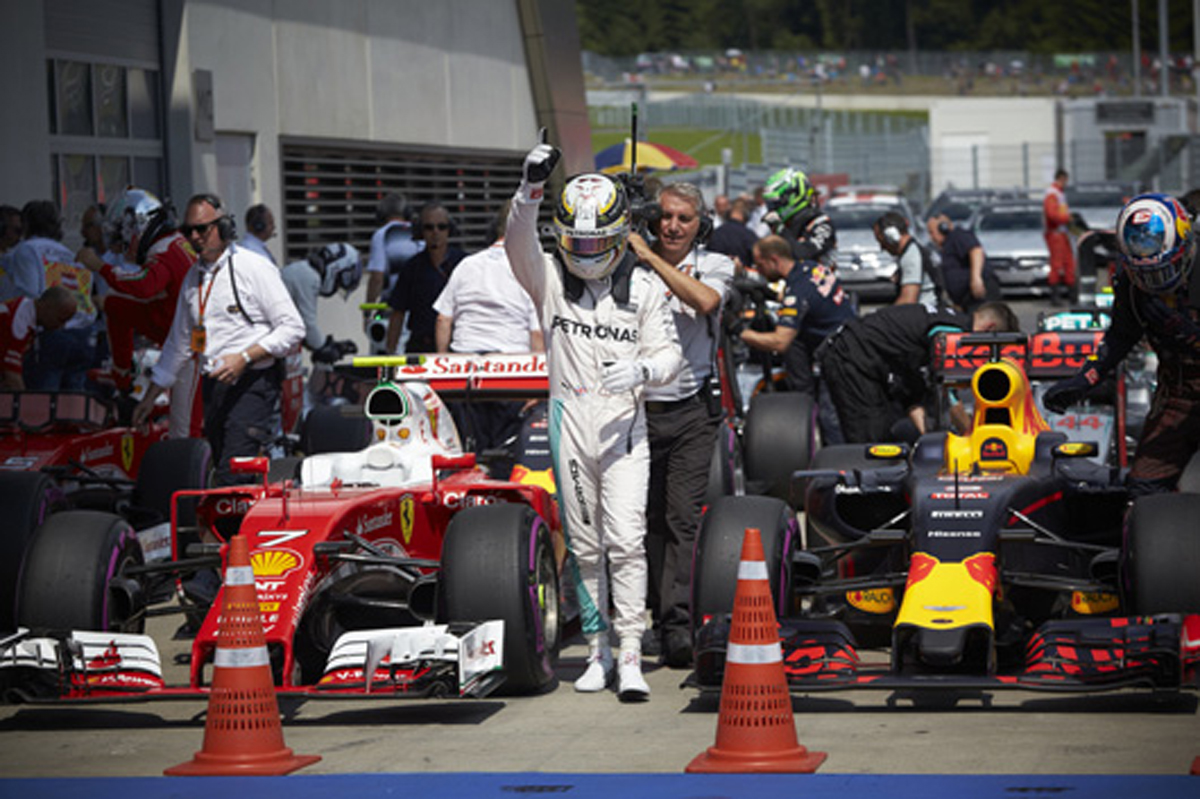メルセデス：ハミルトンがポールポジション / F1オーストリアGP 予選