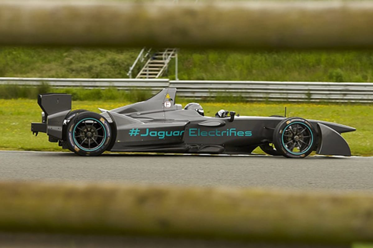フォーミュラE:ジャガー、ドニントンテストで4名のドライバーを評価