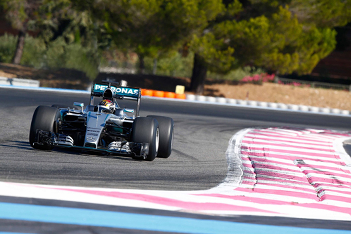 メルセデス、2017年F1タイヤのテストを開始