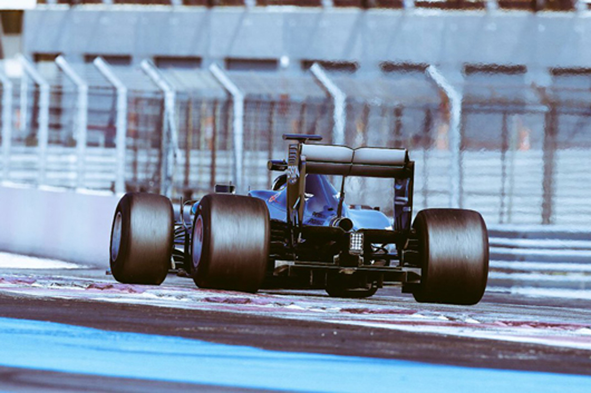 メルセデス、3日間の2017年F1タイヤテストで286周を走破