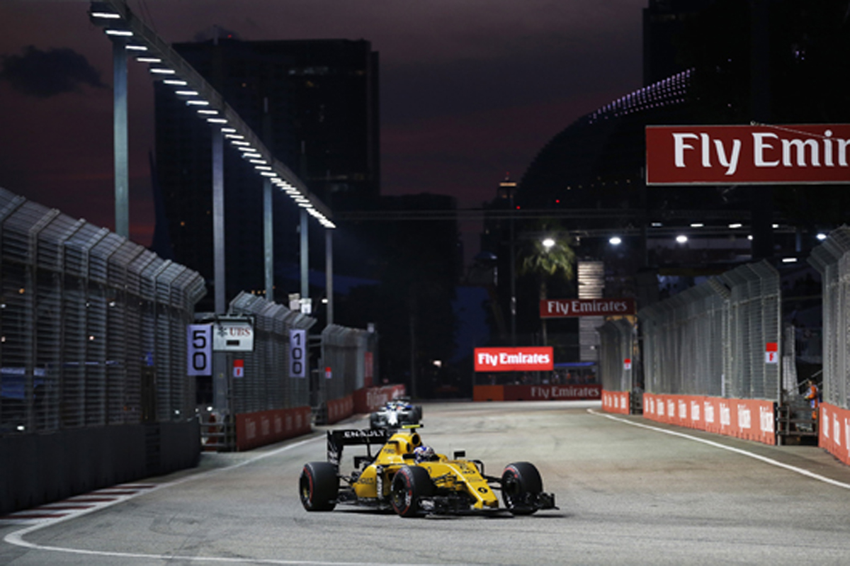 ルノー:F1シンガポールGP 初日レポート