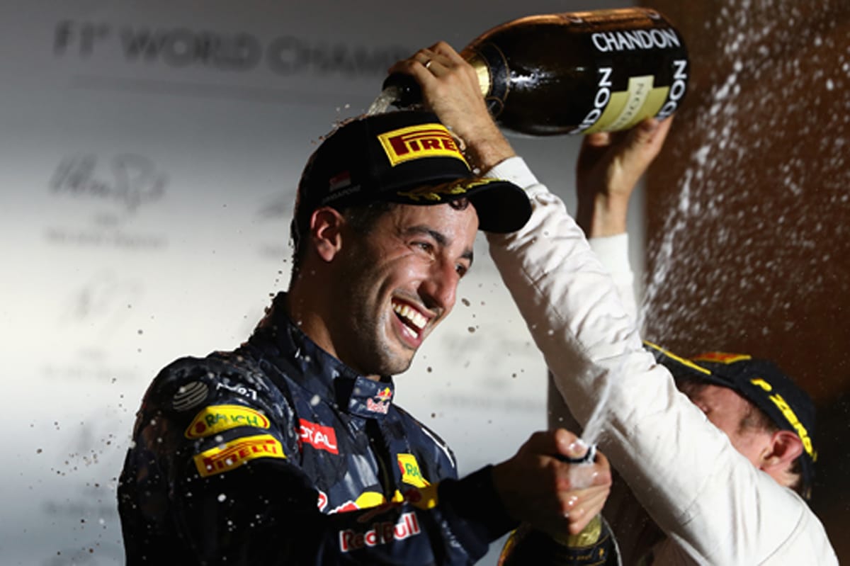 レッドブル:ダニエル・リカルドが笑顔の2位表彰台 / F1シンガポールGP