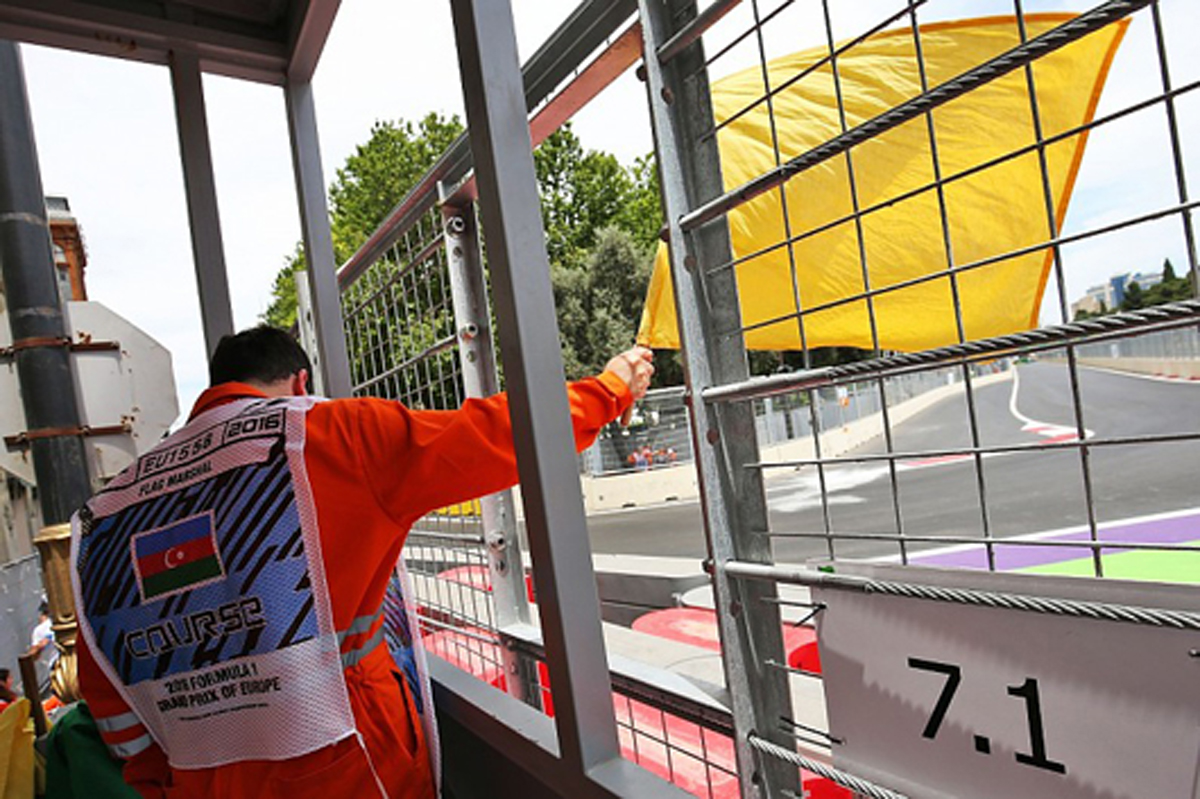 F1:ダブルイエロー時はラップを放棄