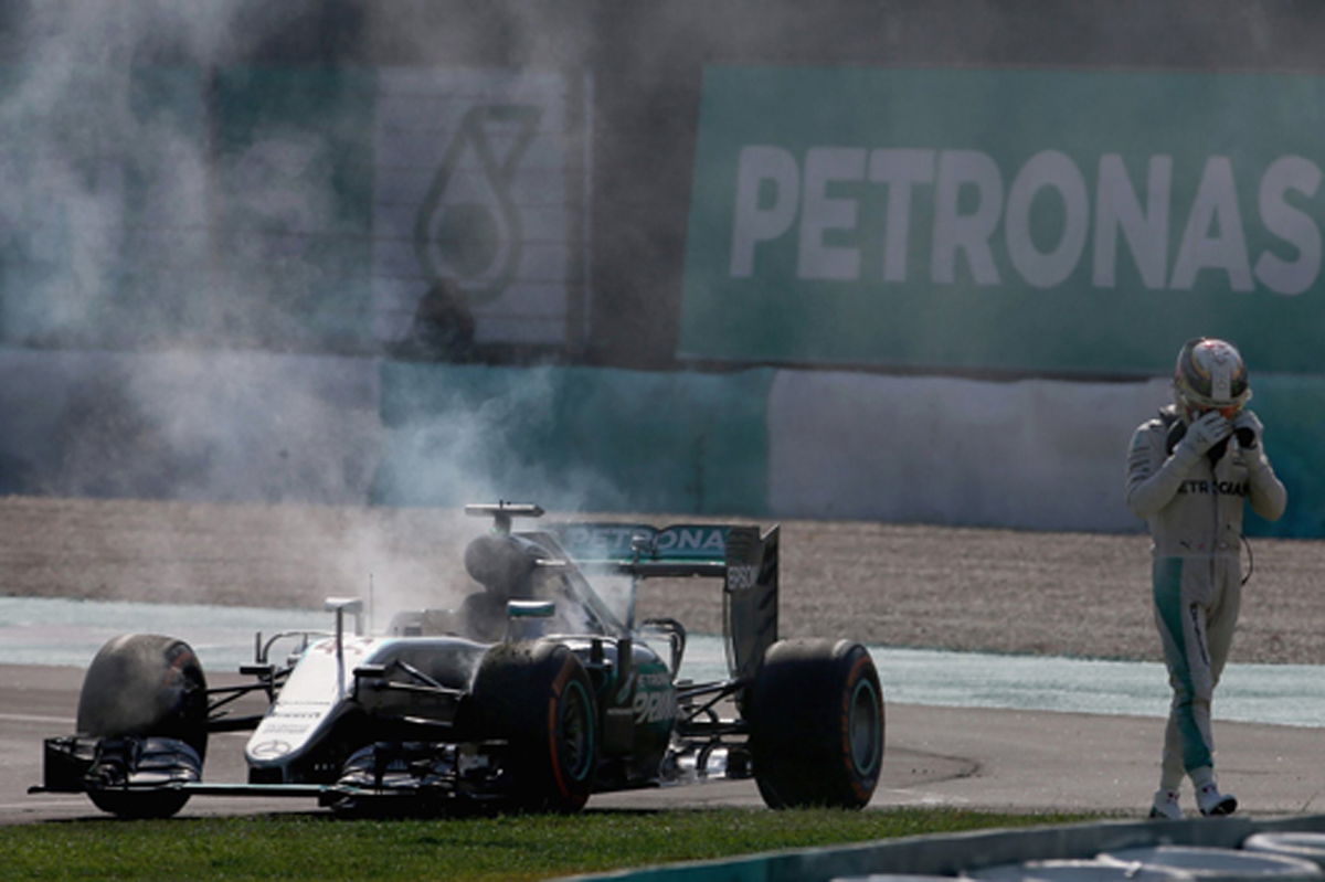 メルセデス：ルイス・ハミルトンに悪夢 / F1マレーシアGP