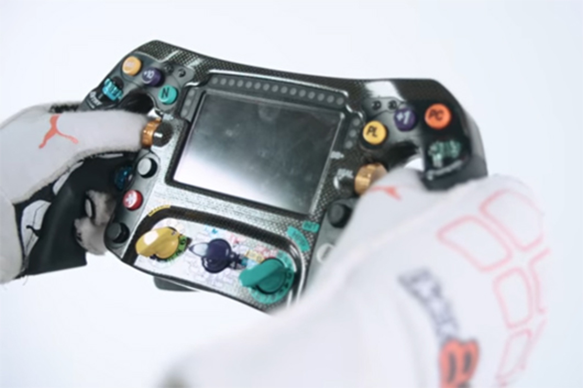 【動画】 F1マシンのステアリングの半世紀にわたる進化
