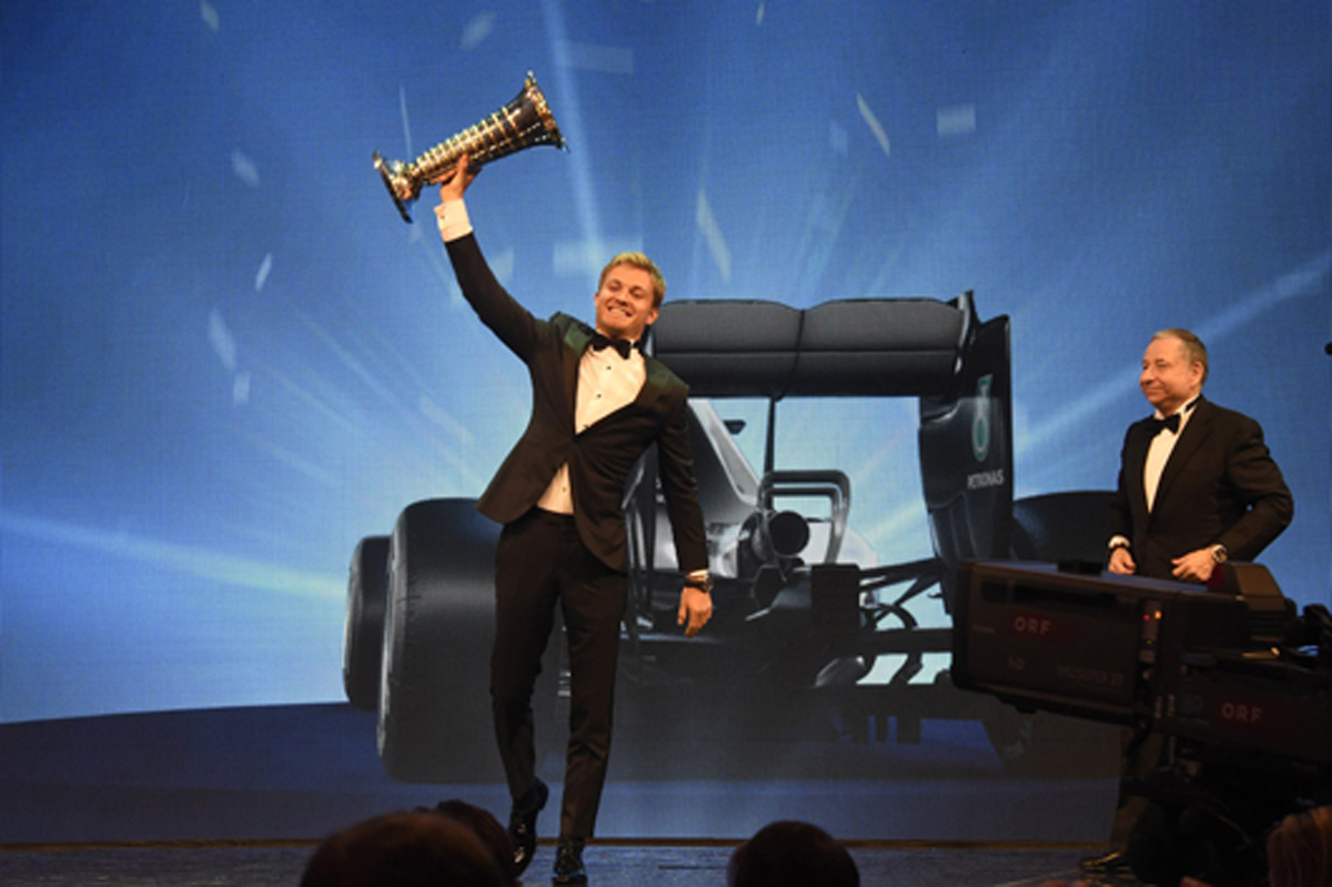 FIA表彰式： ニコ・ロズベルグ、2016 F1ワールドチャンピオンを受賞
