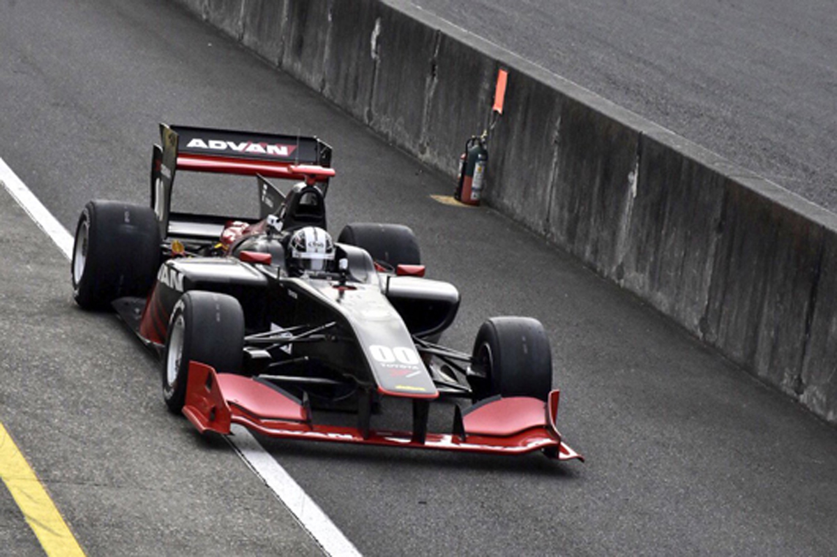 小林可夢偉、慣熟走行で早くも筑波コースレコードを更新