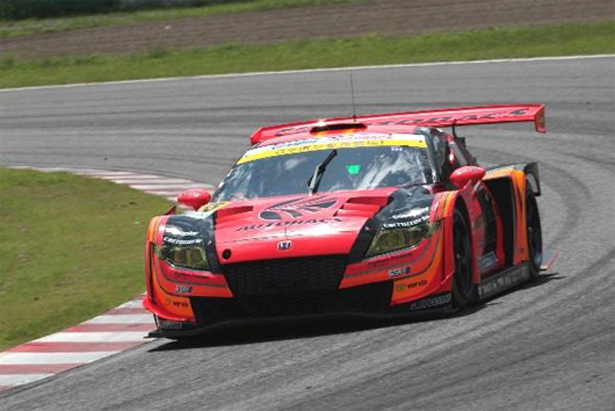鈴木亜久里と土屋圭市、SUPER GTのGT300車両で対決