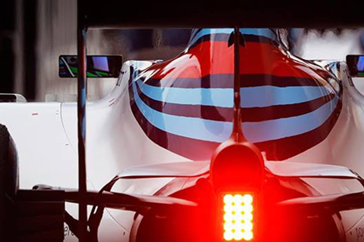 ウィリアムズ、FW40のエンジンを初始動