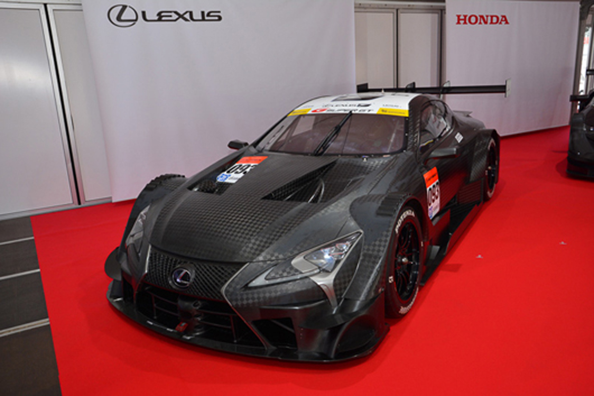 鈴鹿ファン感謝デー、新型GT500マシンの3車種がデモラン
