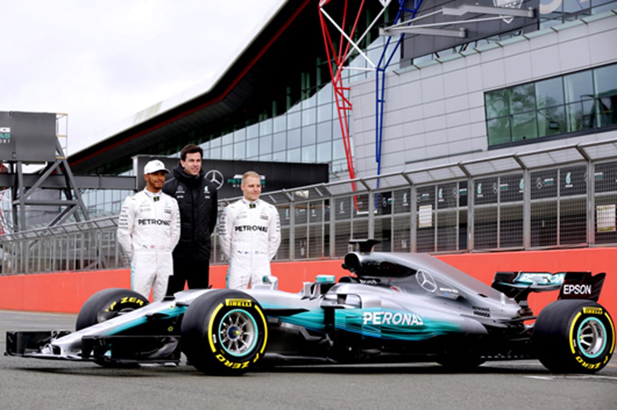 【動画】 メルセデス W08 新車発表会
