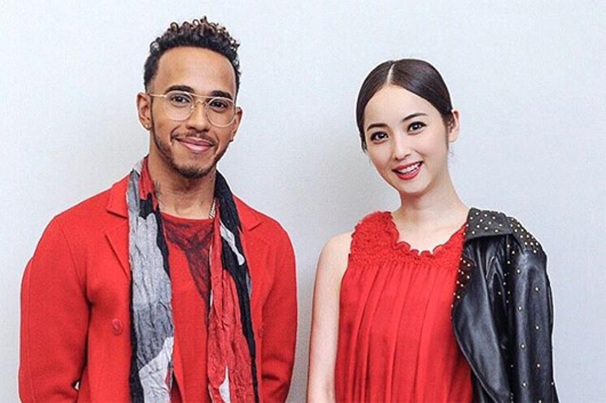 佐々木希、ルイス・ハミルトンとツーショット