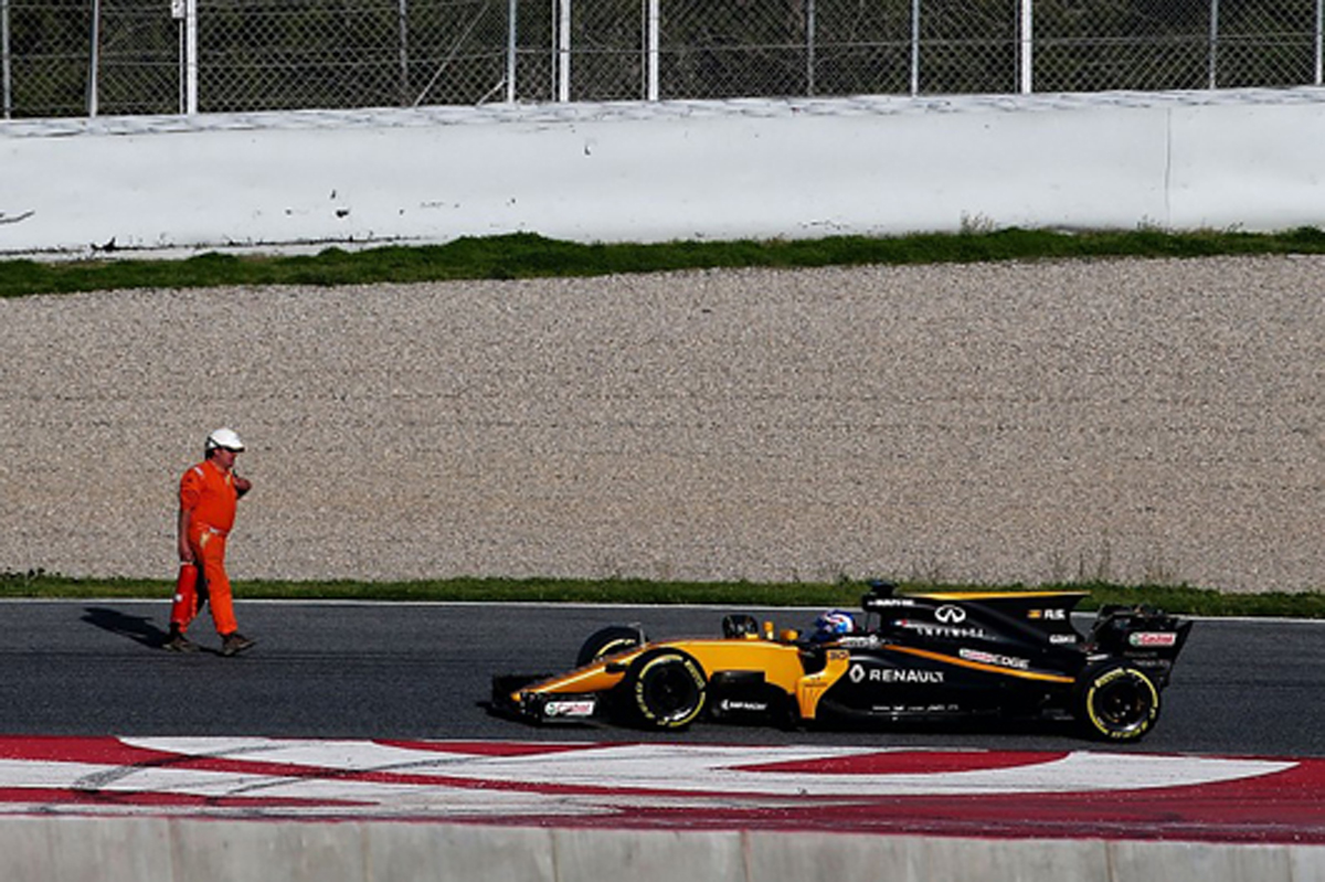 ルノー、新型F1パワーユニットのトラブルが“拡大”