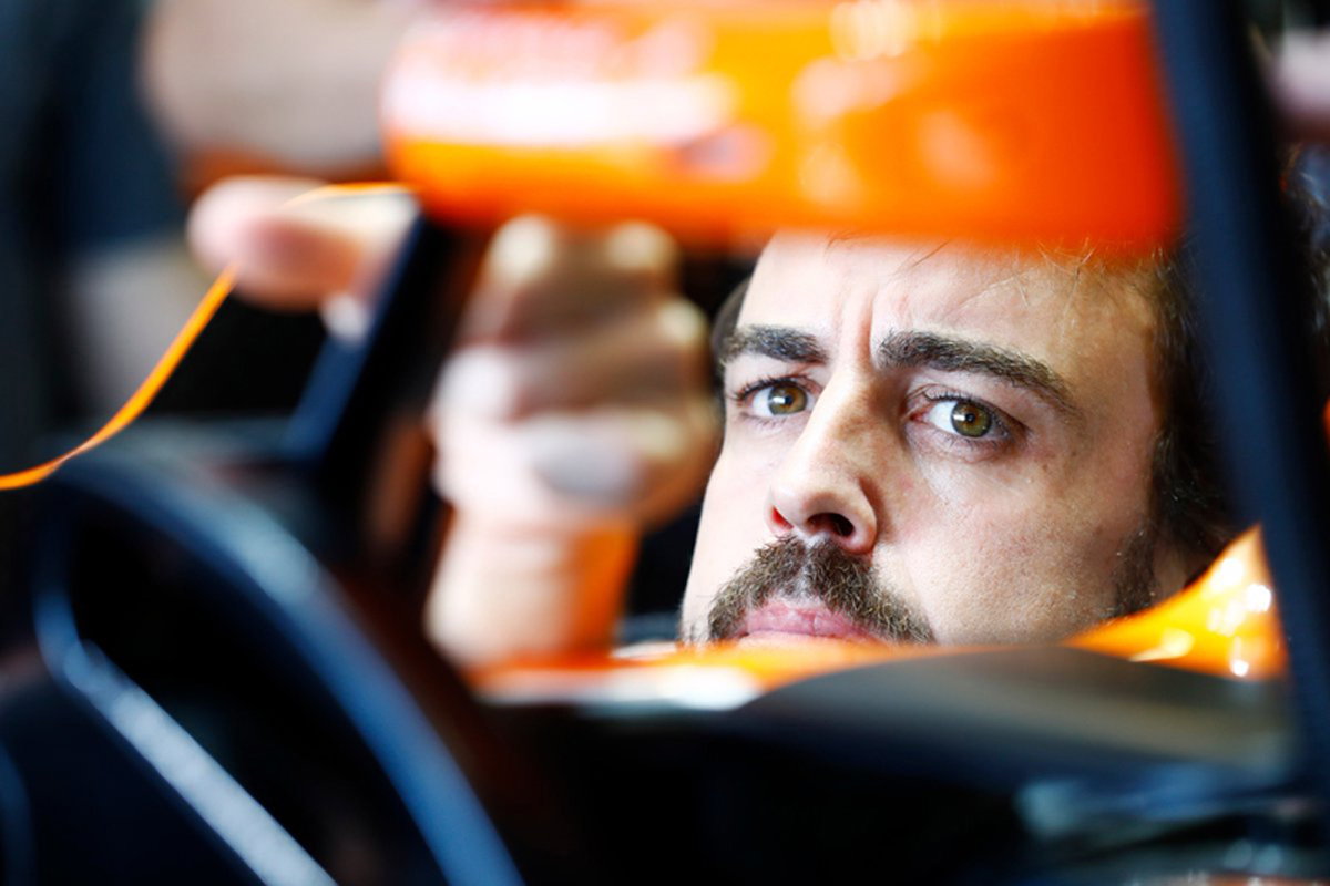 フェルナンド・アロンソ、マクラーレンのF1エンジン変更の噂に沈黙