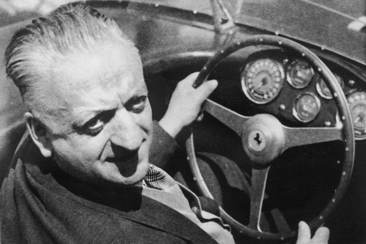 エンツォ・フェラーリの遺体盗難計画をイタリア警察が阻止