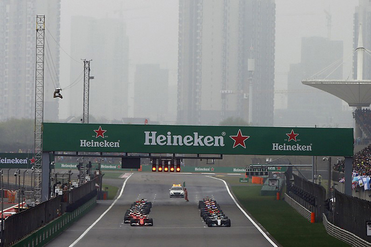 セバスチャン・ベッテルのF1中国GPでのグリッド停止位置に物言い