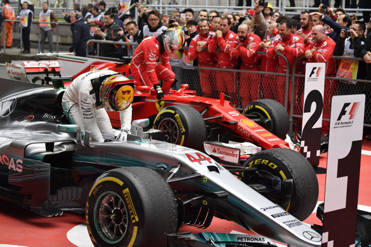 メルセデス 「敗者の精神でフェラーリに挑む必要がある」