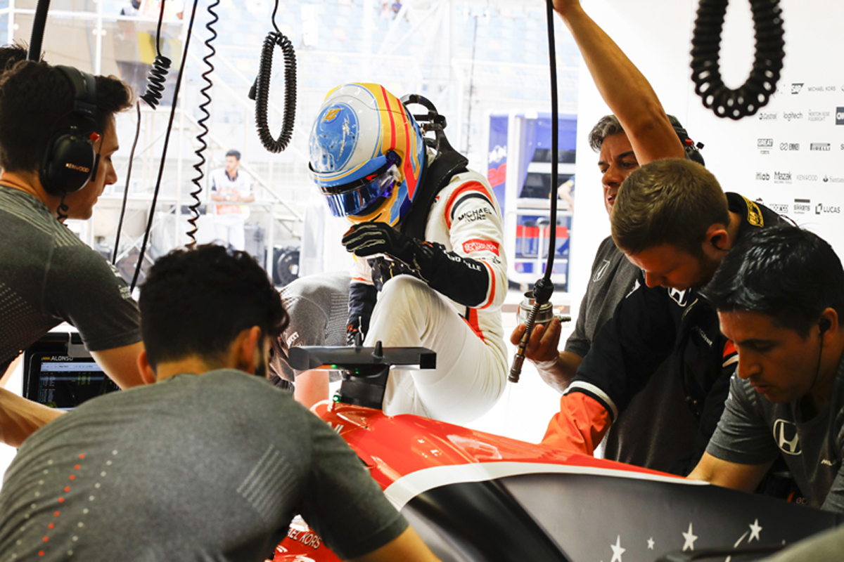 フェルナンド・アロンソ、パワーユニット一式を交換 / F1バーレーンGP