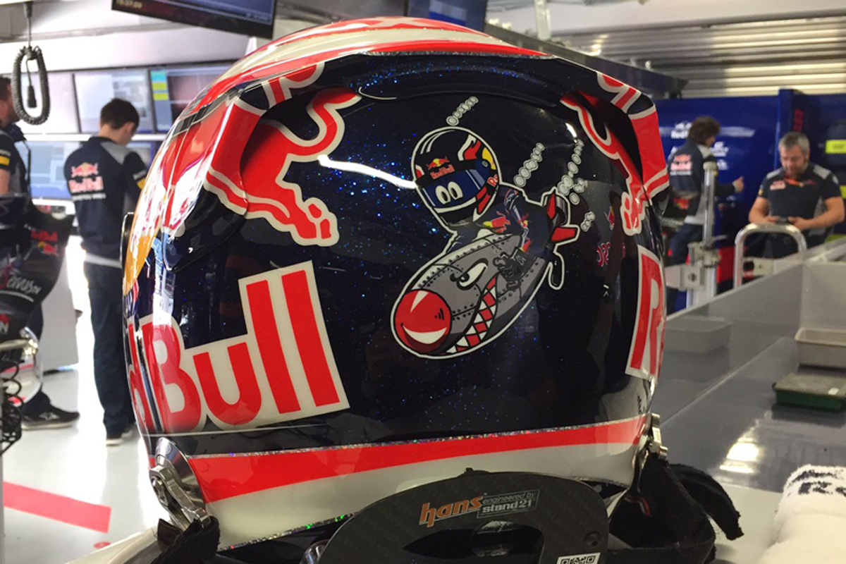 ダニール・クビアト、F1ロシアGPを“魚雷”ヘルメットで戦う