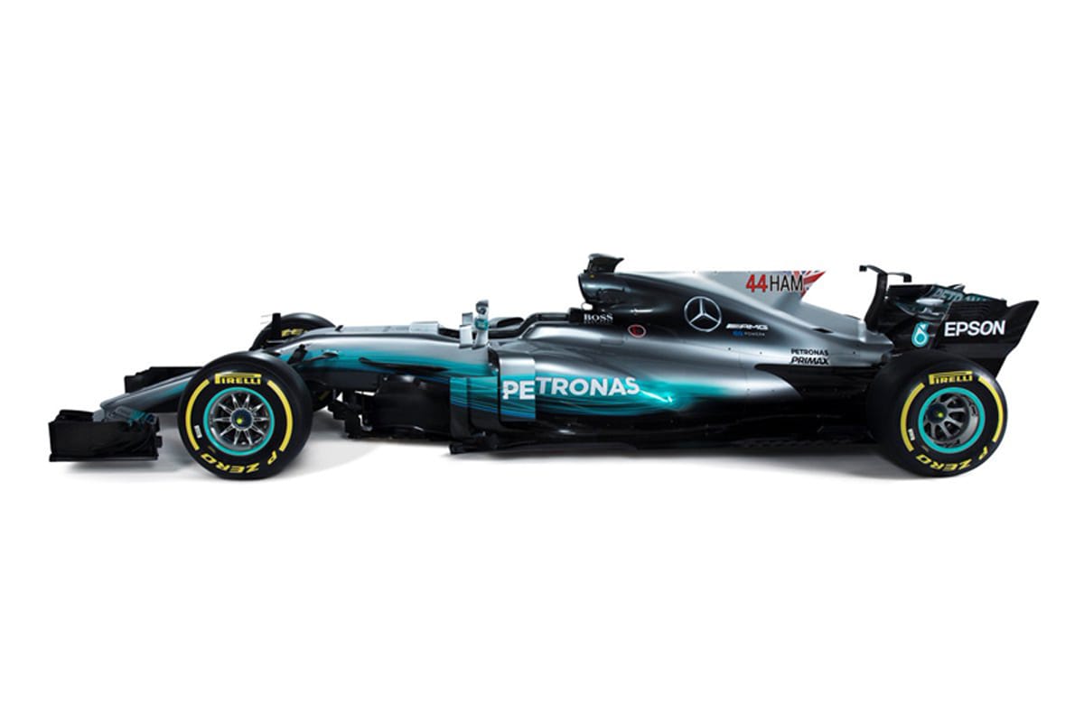 【F1】 メルセデス、大型のカーナンバー＆ドライバー名表示を披露