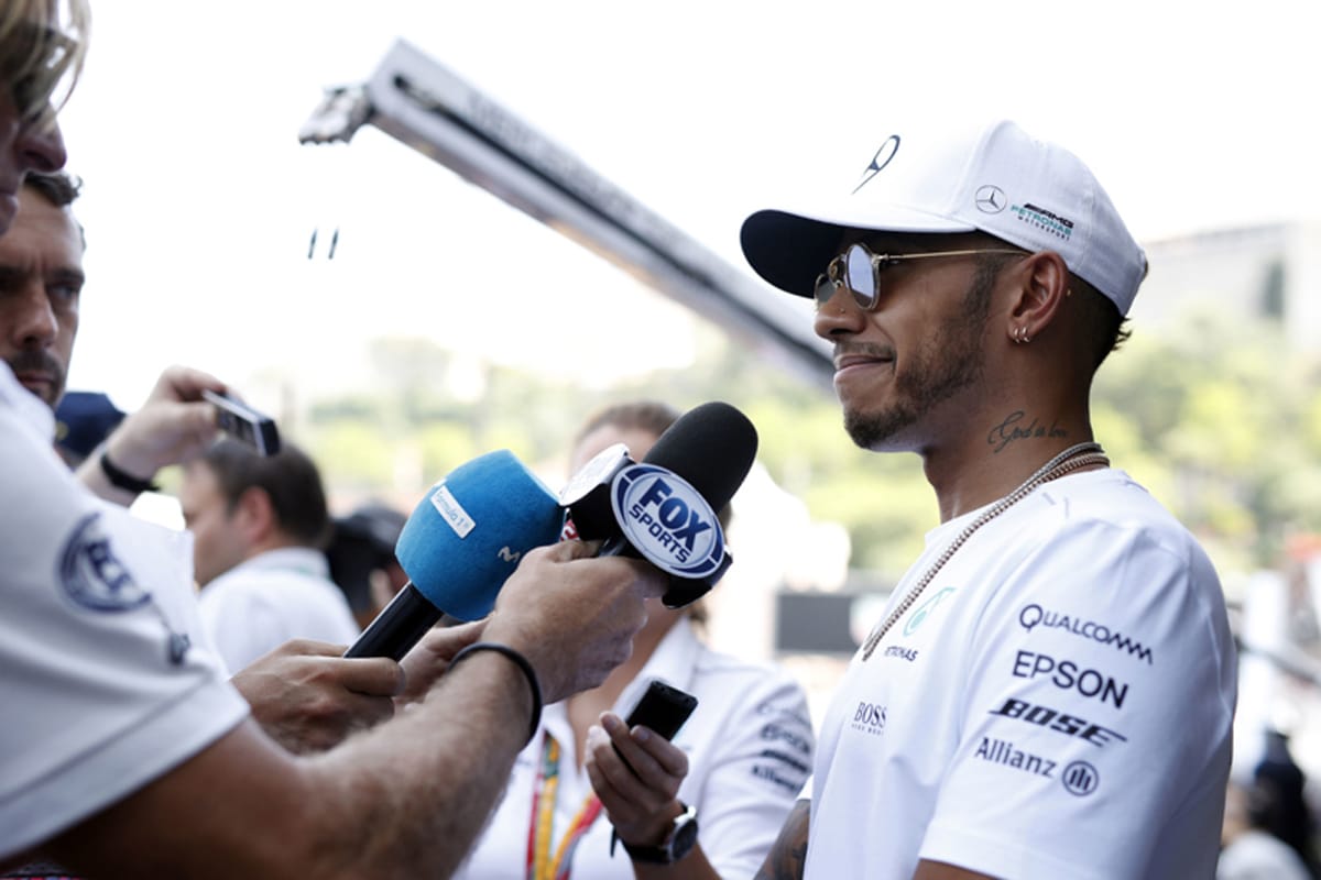 ルイス・ハミルトン、軽蔑的なコメントでインディカーを敵に回す