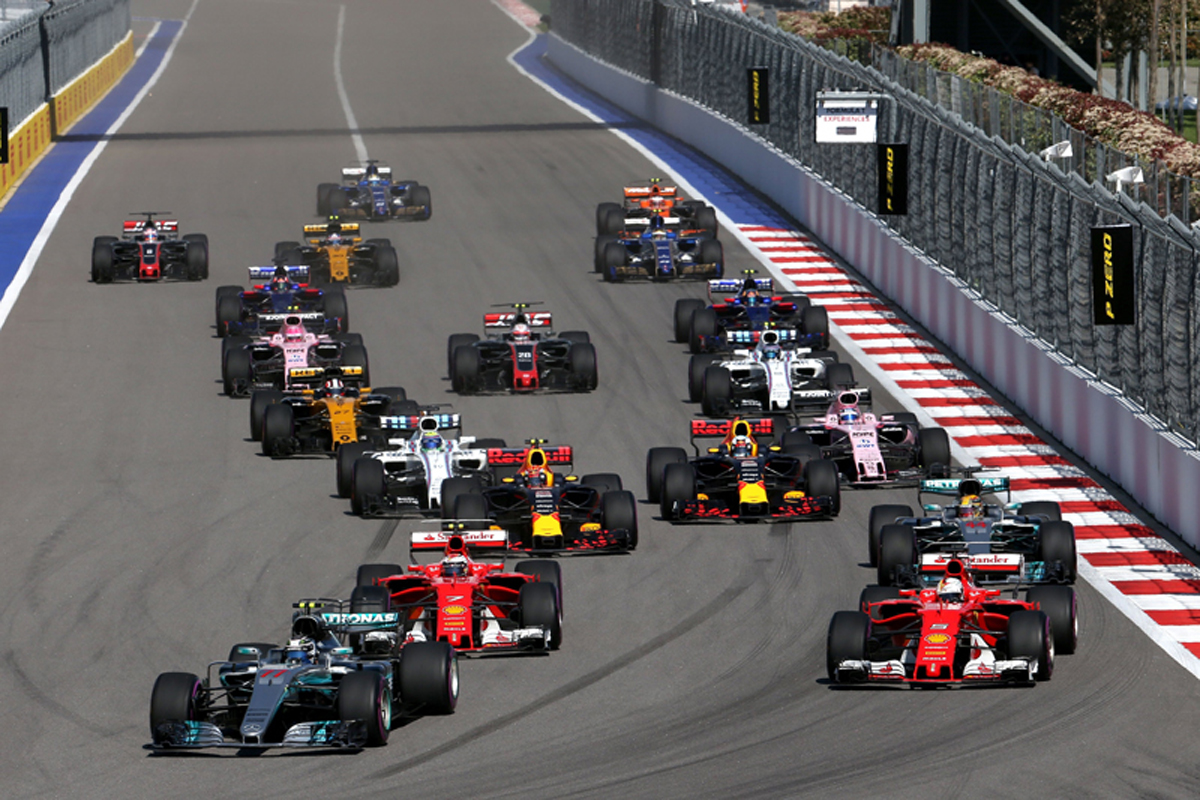 【F1】 2018年の3連戦はサッカーW杯決勝との日程衝突を回避するため
