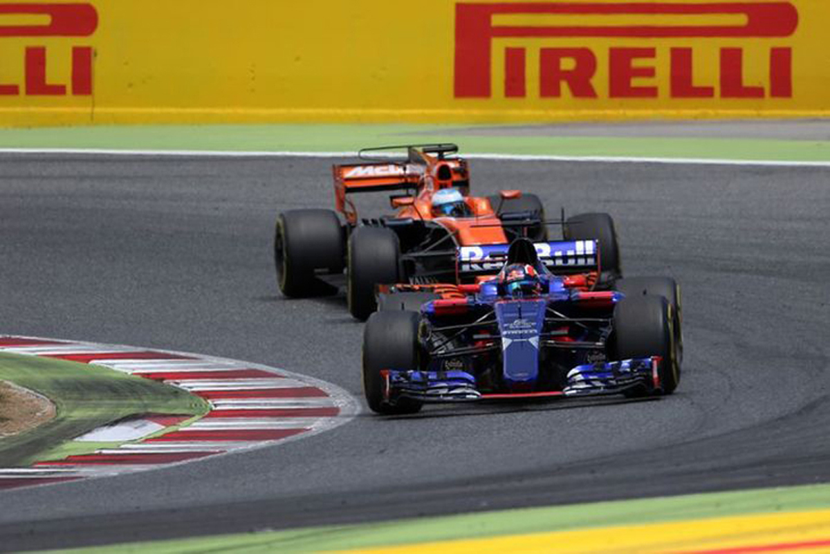レッドブル、ホンダとトロ・ロッソのF1エンジン契約の噂を否定せず