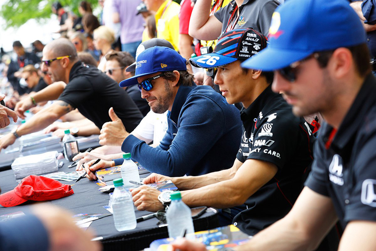 マクラーレン、アロンソのインディカー最終戦への参戦を否定