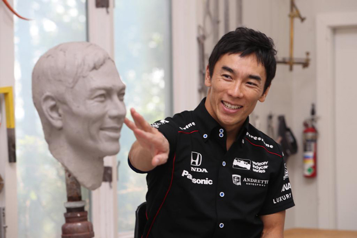 佐藤琢磨、インディ500優勝トロフィー“ボルグワーナートロフィー”を制作