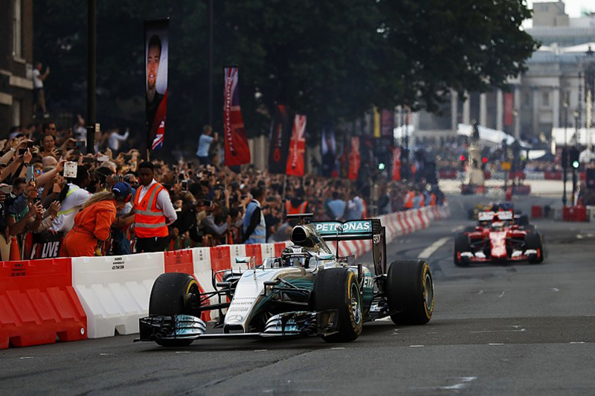 【F1】 2018年からF1公式イベントで現行F1マシンでのデモ走行が可能に
