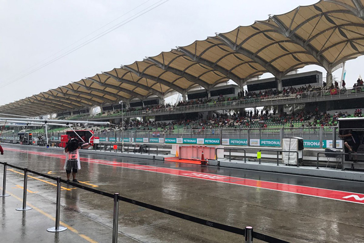 F1マレーシアGP:豪雨直撃でフリー走行1回目はディレイ