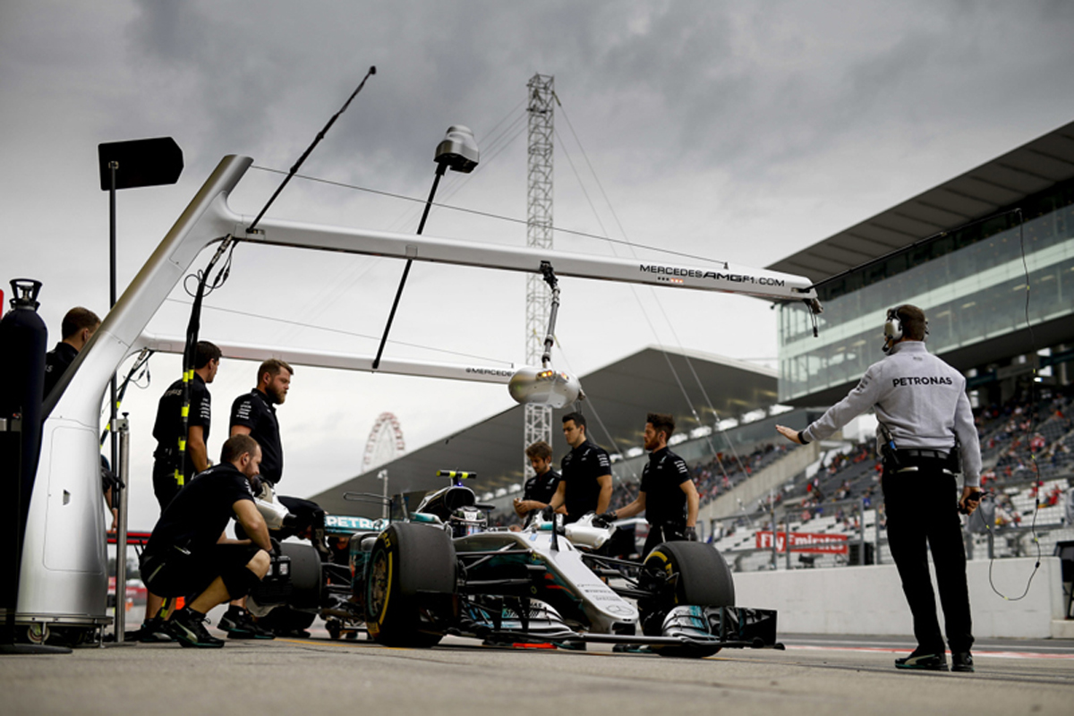 メルセデス：F1日本グランプリ 金曜フリー走行レポート