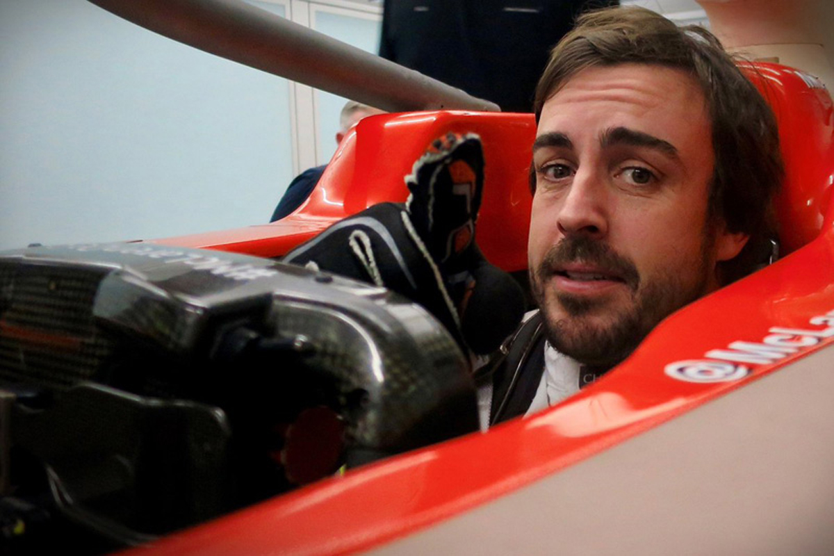 フェルナンド・アロンソ、マクラーレン MCL33でシート合わせ