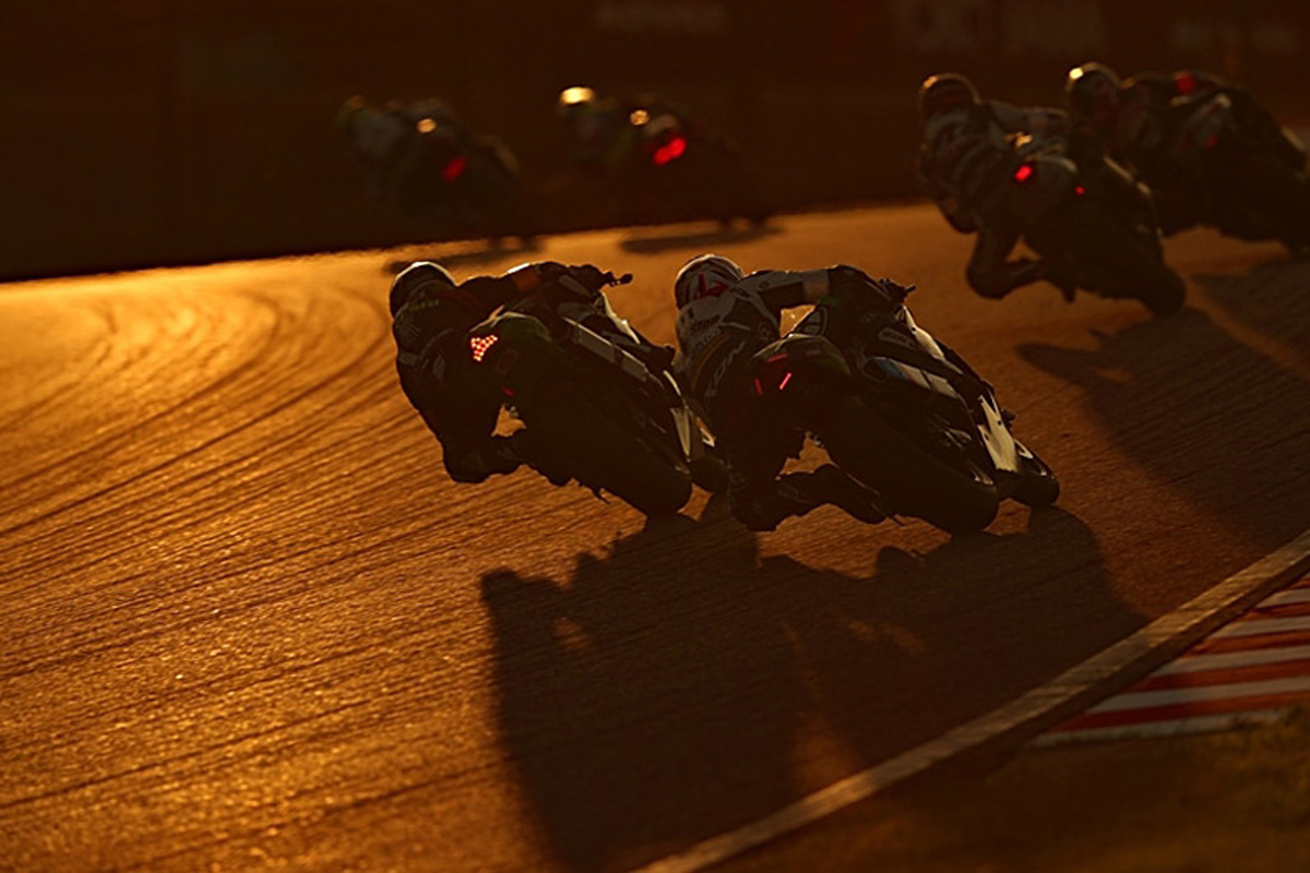 【鈴鹿ファン感謝デー2018】 鈴鹿8耐トワイライトデモランを開催