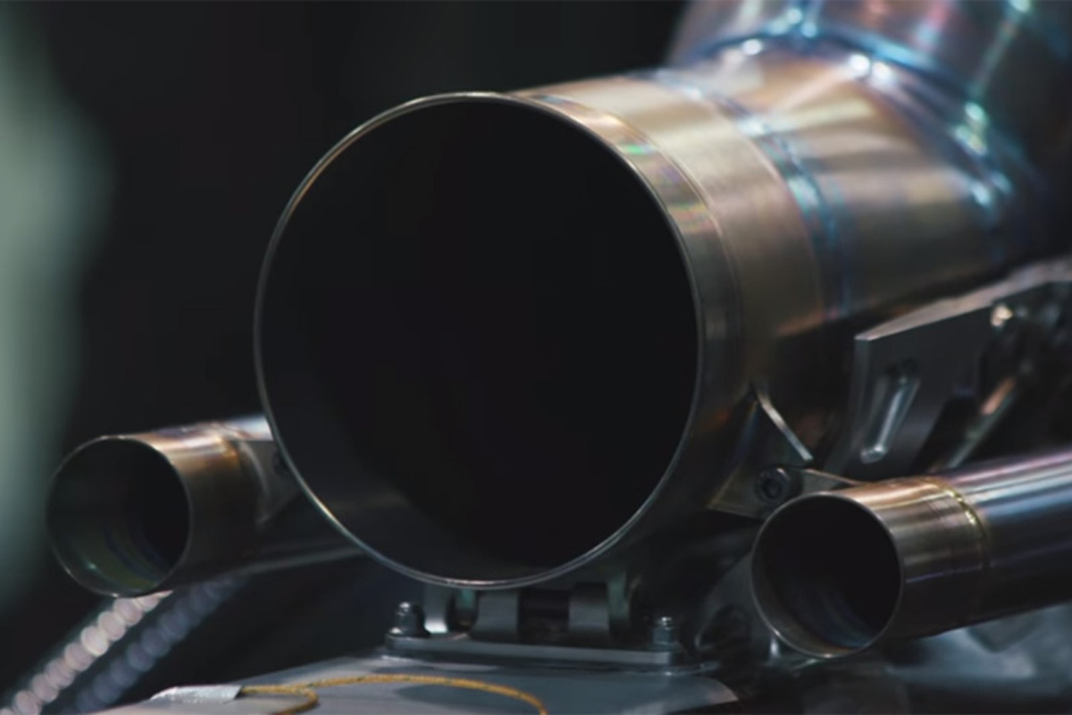 メルセデス、2018年F1マシン『W09』のエンジンを初始動…動画を公開