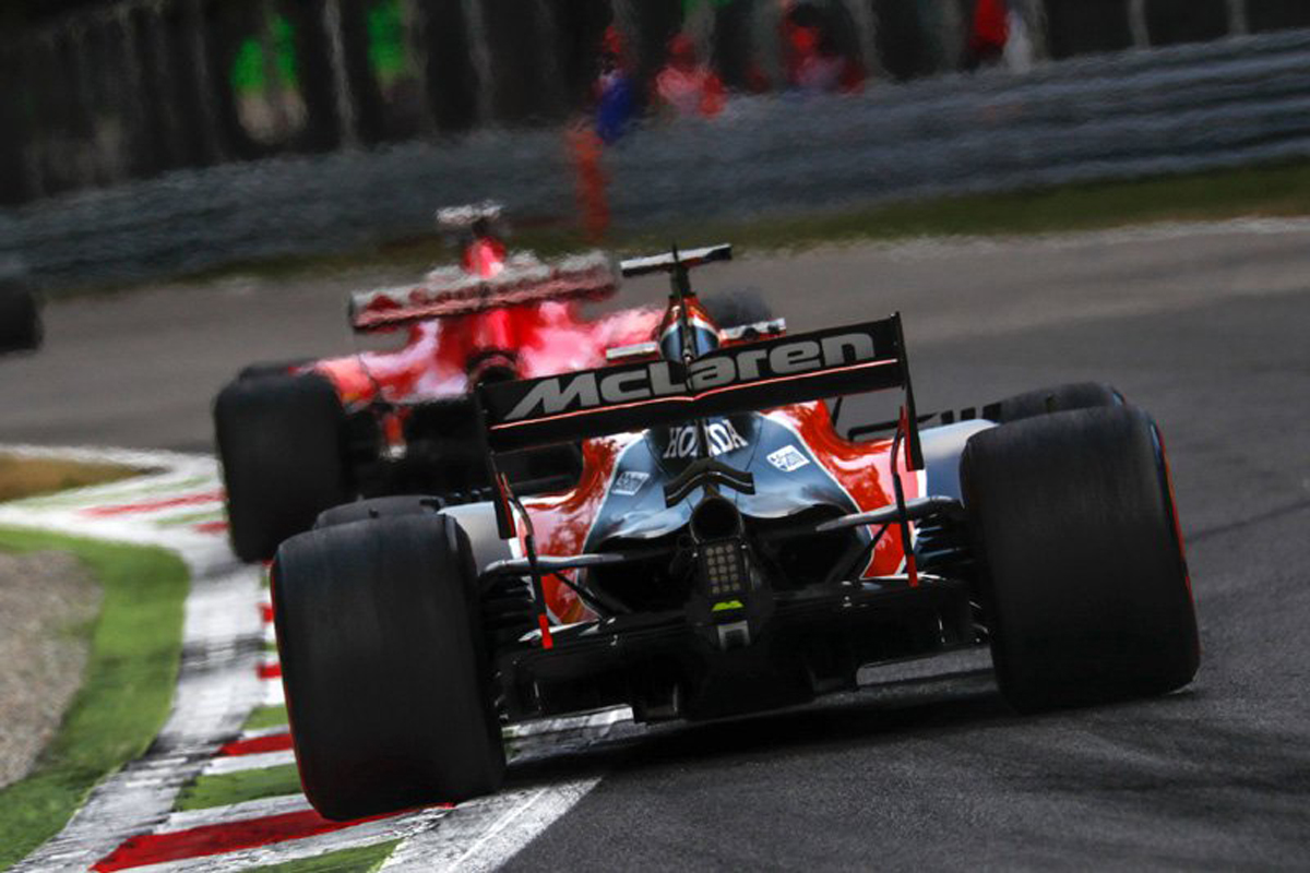 マクラーレン 「ルノーのF1エンジンはメルセデスに近づいている」