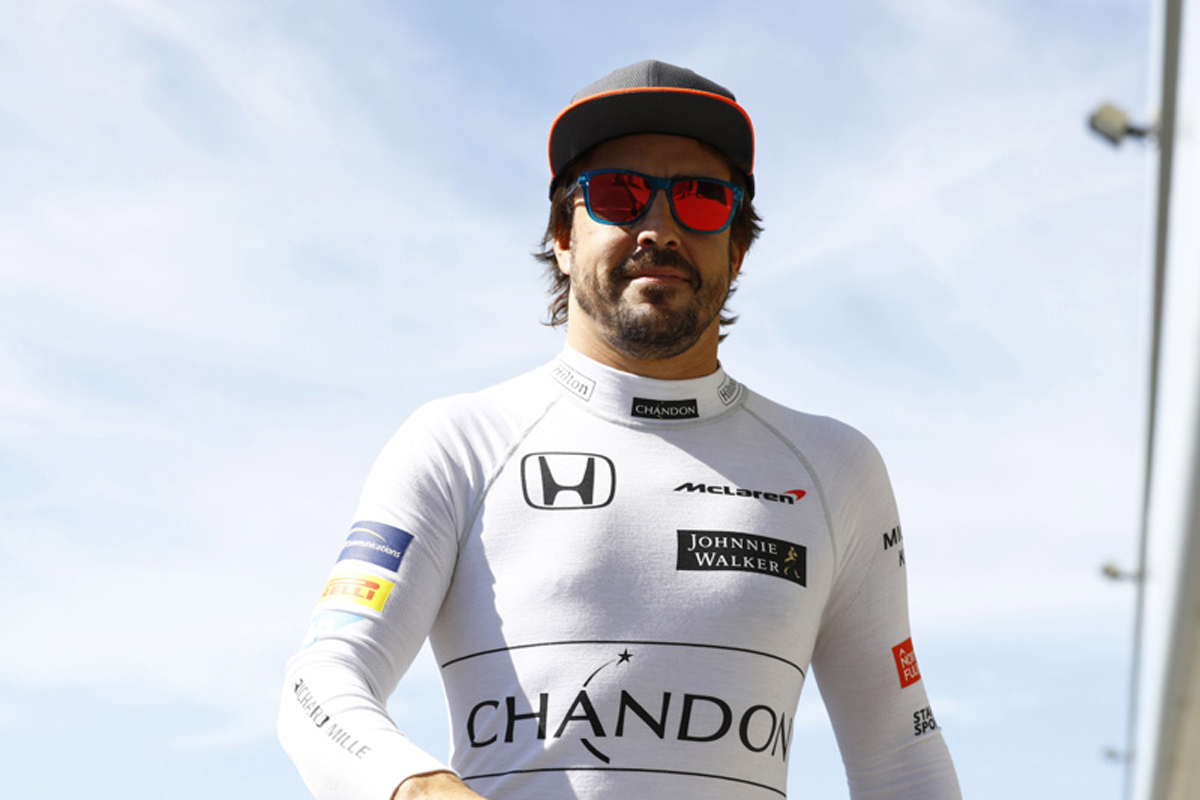 フェルナンド・アロンソ、マクラーレン MCL33と初対面 「美しいクルマ」