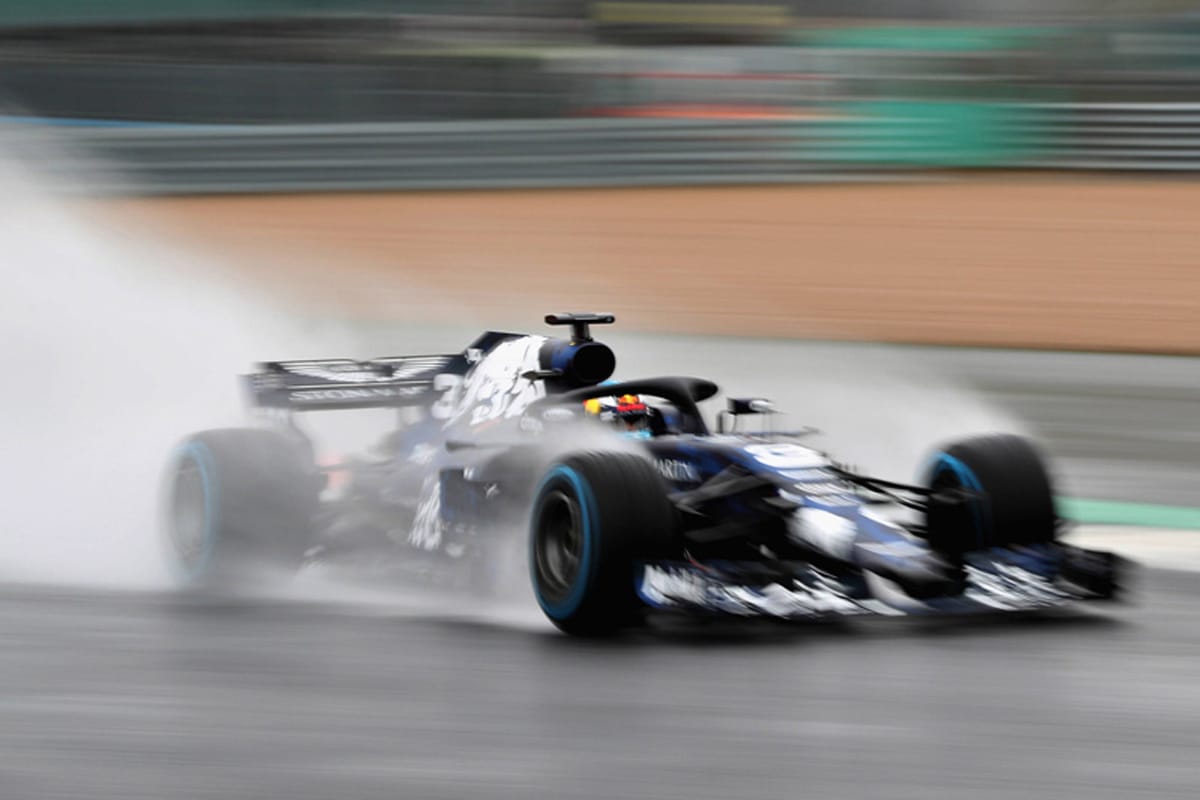 ダニエル・リカルド、レッドブル RB14のシェイクダウンでクラッシュ