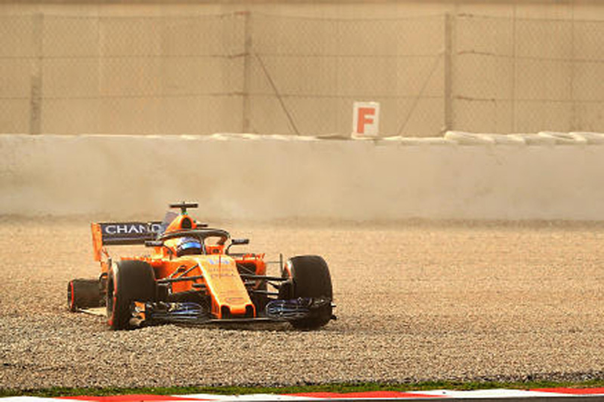 マクラーレン、MCL33の右リアタイヤが外れるトラブルで赤旗