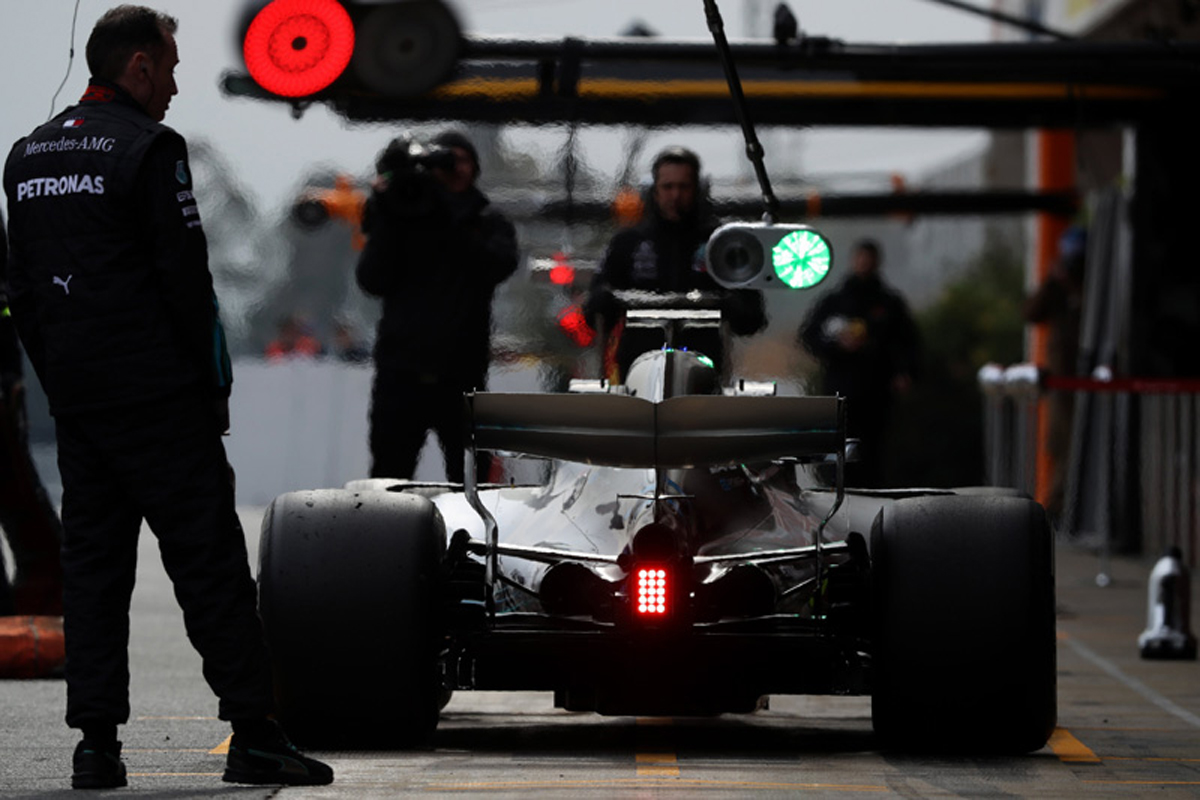 メルセデス、ワークスとカスタマーのF1エンジン仕様の差異を否定