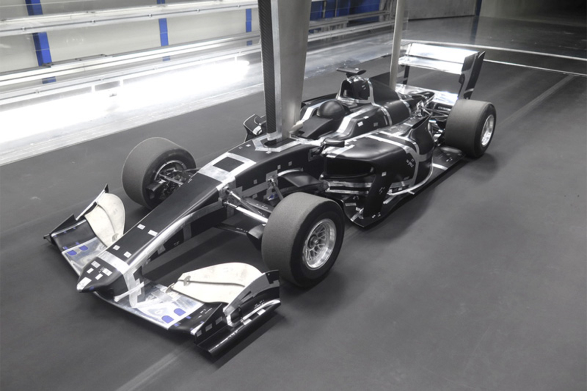 【スーパーフォーミュラ】 2019年型マシン『SF19』の開発状況を説明