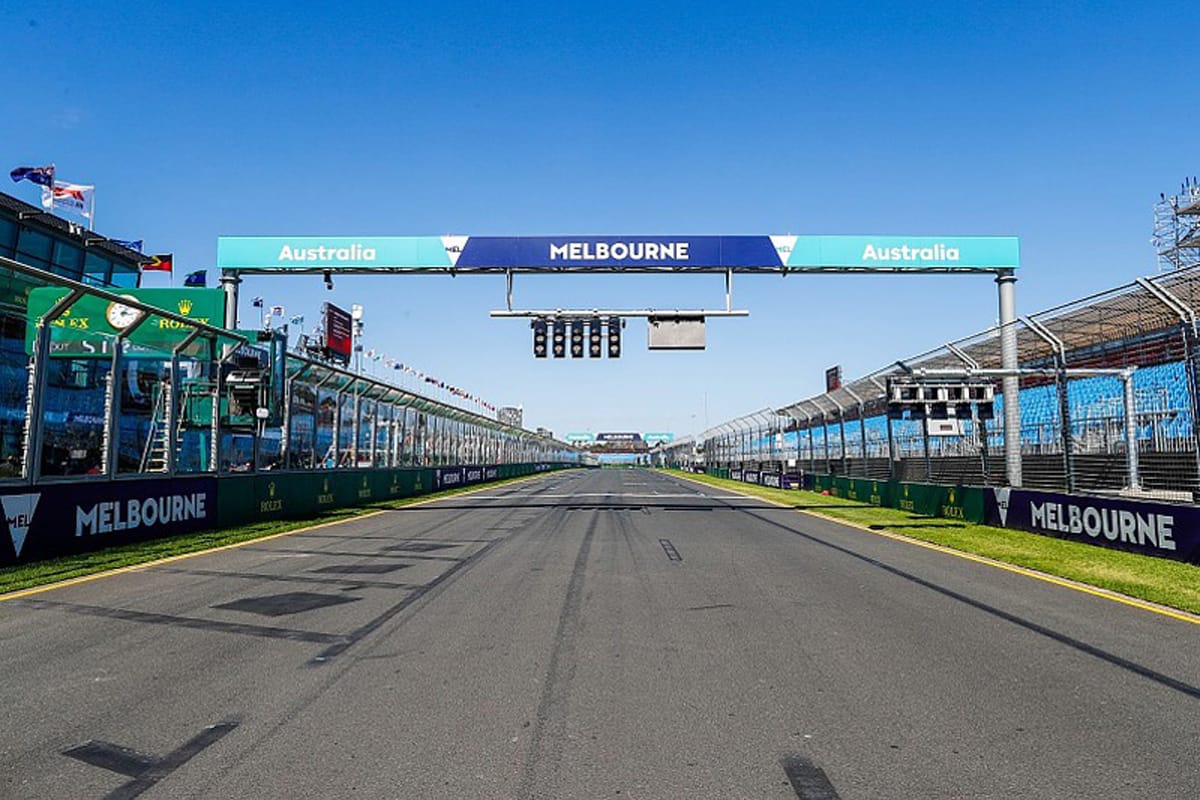 【F1】 Haloに対応してスタートライトを低い位置に取り付け